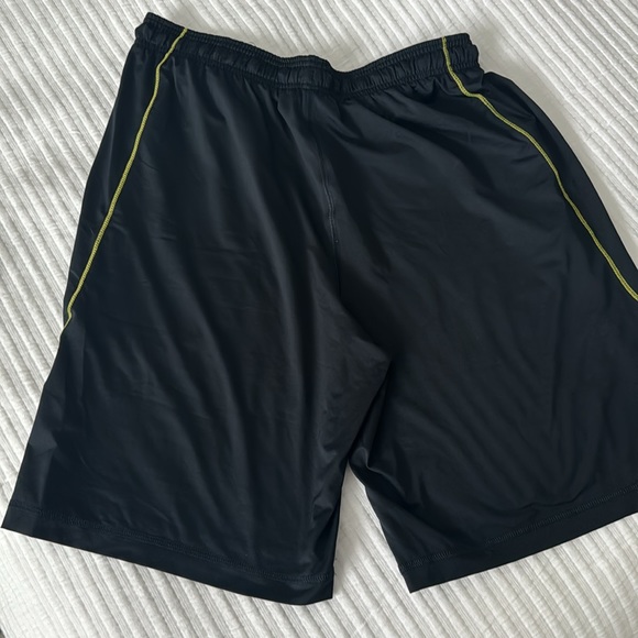 Men’s UA Short - Picture 4 of 5